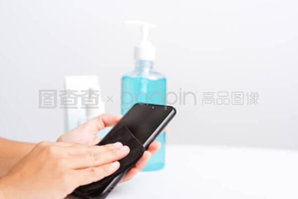 智能手機清潔與個人衛生 如何正確使用沖壓器、消毒劑和酒精噴霧